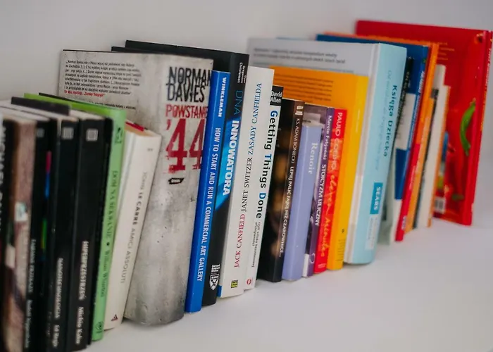 Modern Across The Ponds By Bookinghost