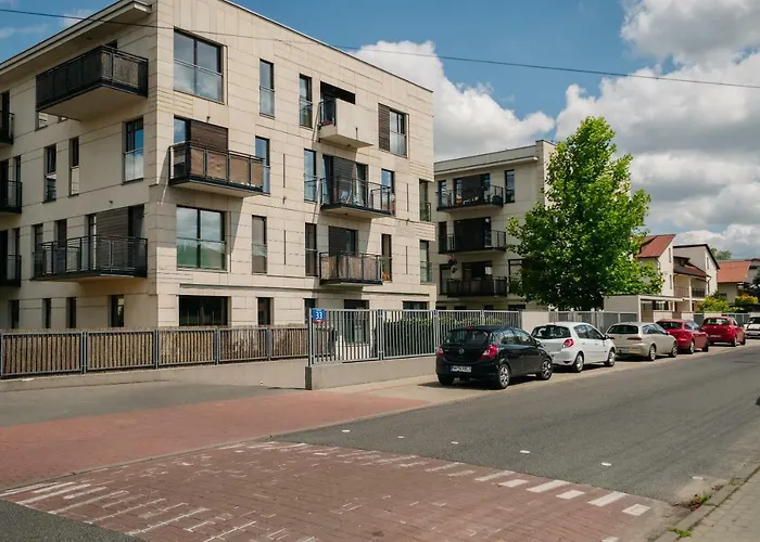 Modern Across The Ponds By Bookinghost *