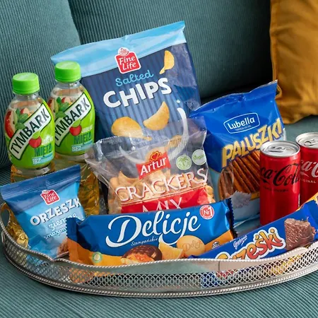 Modern Across The Ponds By Bookinghost Varsavia