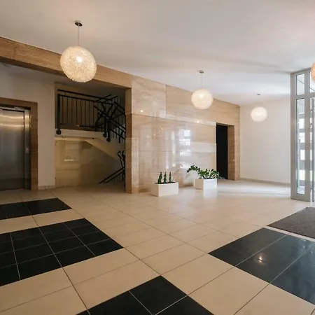Modern Across The Ponds Appartement