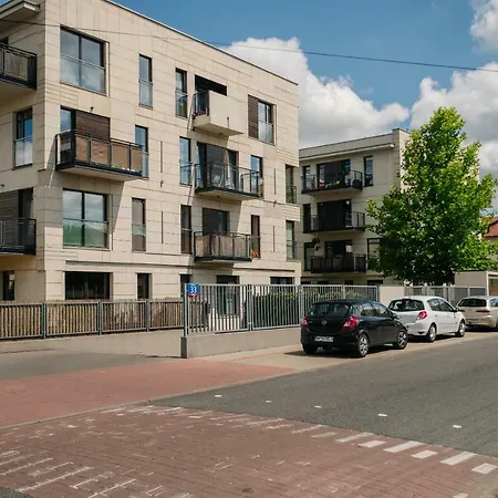 Modern Across The Ponds By Bookinghost *