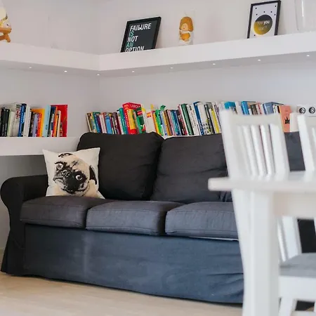 Modern Across The Ponds Appartement