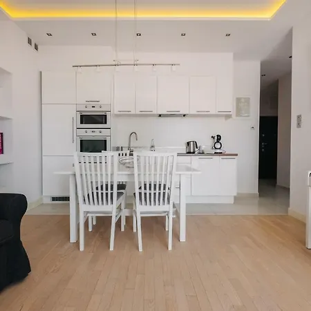 Modern Across The Ponds Appartement Warschau