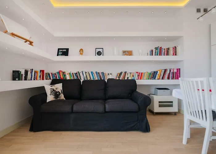 Modern Across The Ponds By Bookinghost *