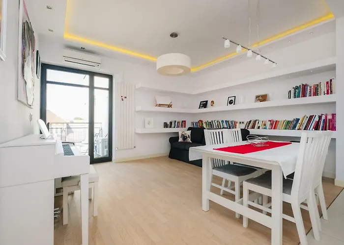 Modern Across The Ponds By Bookinghost شقة وارسو