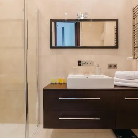 Appartement Modern Across The Ponds By Bookinghost *