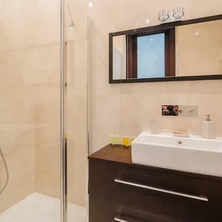 Modern Across The Ponds By Bookinghost *