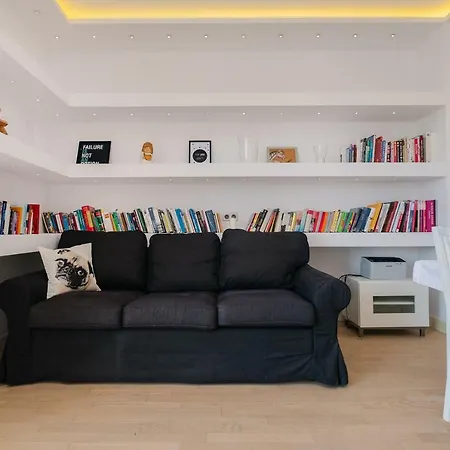 Modern Across The Ponds By Bookinghost *