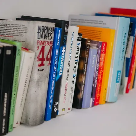 Modern Across The Ponds By Bookinghost